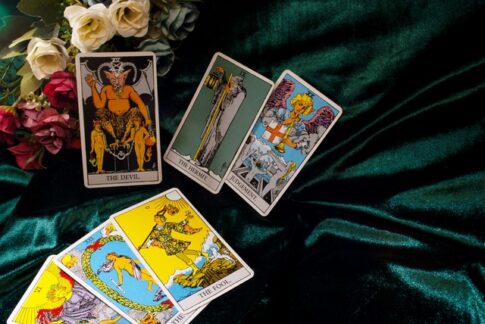 difference-tarot-and-oracle-cards